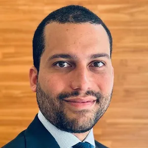 Head and shoulders photo of Emmanuel Caroit.