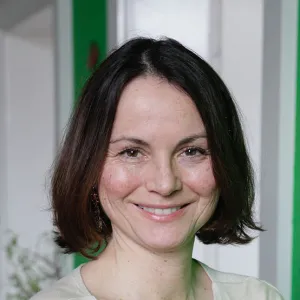 Head and shoulders photo of Vera Rodenhoff.