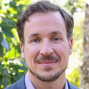 Head and shoulders photo of Arend Kulenkampff.