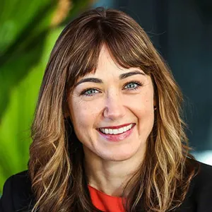 Head and shoulders photo of Jess Ayers.