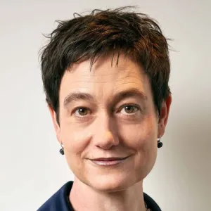Head and shoulders photo of Kirsten Dunlop.