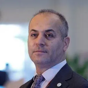 Head and shoulders photo of Mehrali Ecer.