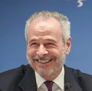 Head and shoulders photo of Andre Correa do Lago.