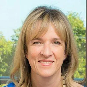 Head and shoulders photo of Tracy-Lee Kus.