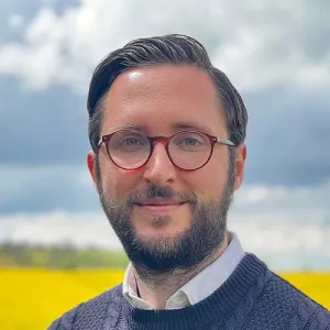 Head and shoulders photo of Maximilian Schnippering.