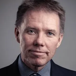 Head and shoulders photo of Stewart Mullin.