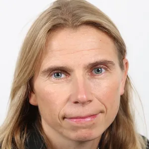 Head and shoulders photo of Swenja Surminski.